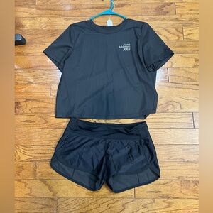 Lululemon shorts size 6 and jersey cropped breathable black for all runners set